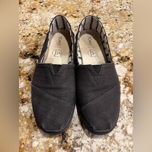 TOMS Women's Black Canvas Slip-On Shoes – Size 8 Casual Flats Striped Lining